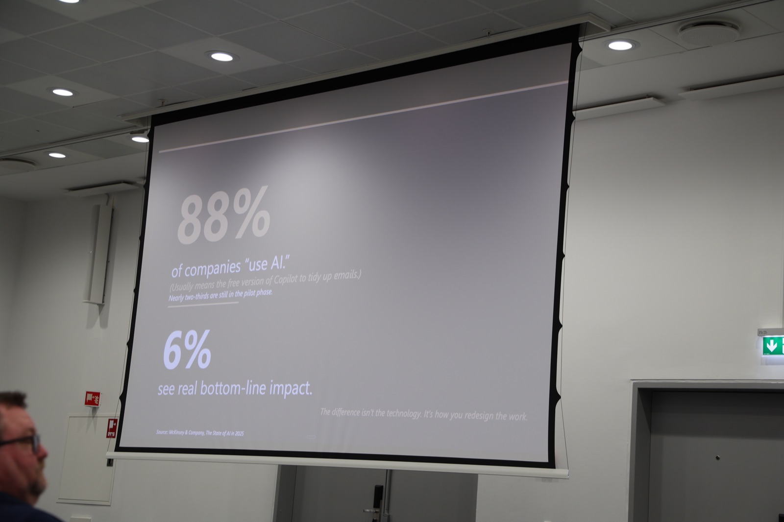Statistik på scenen: andel der bruger AI vs. andel der ser bundlinje-effekt