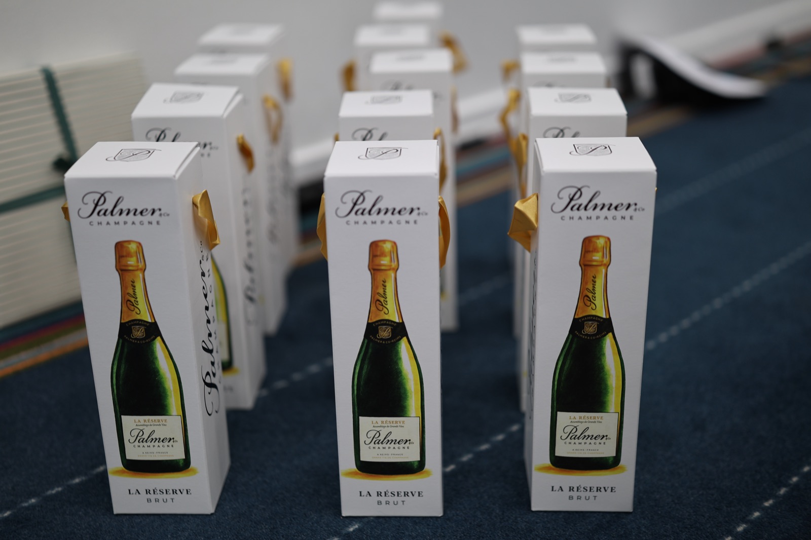 VIP-gaveæsker ved indgangen