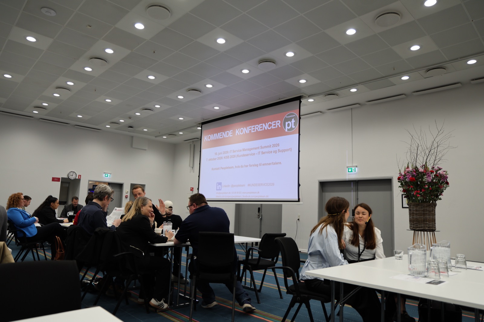 Konferencesalen og publikum